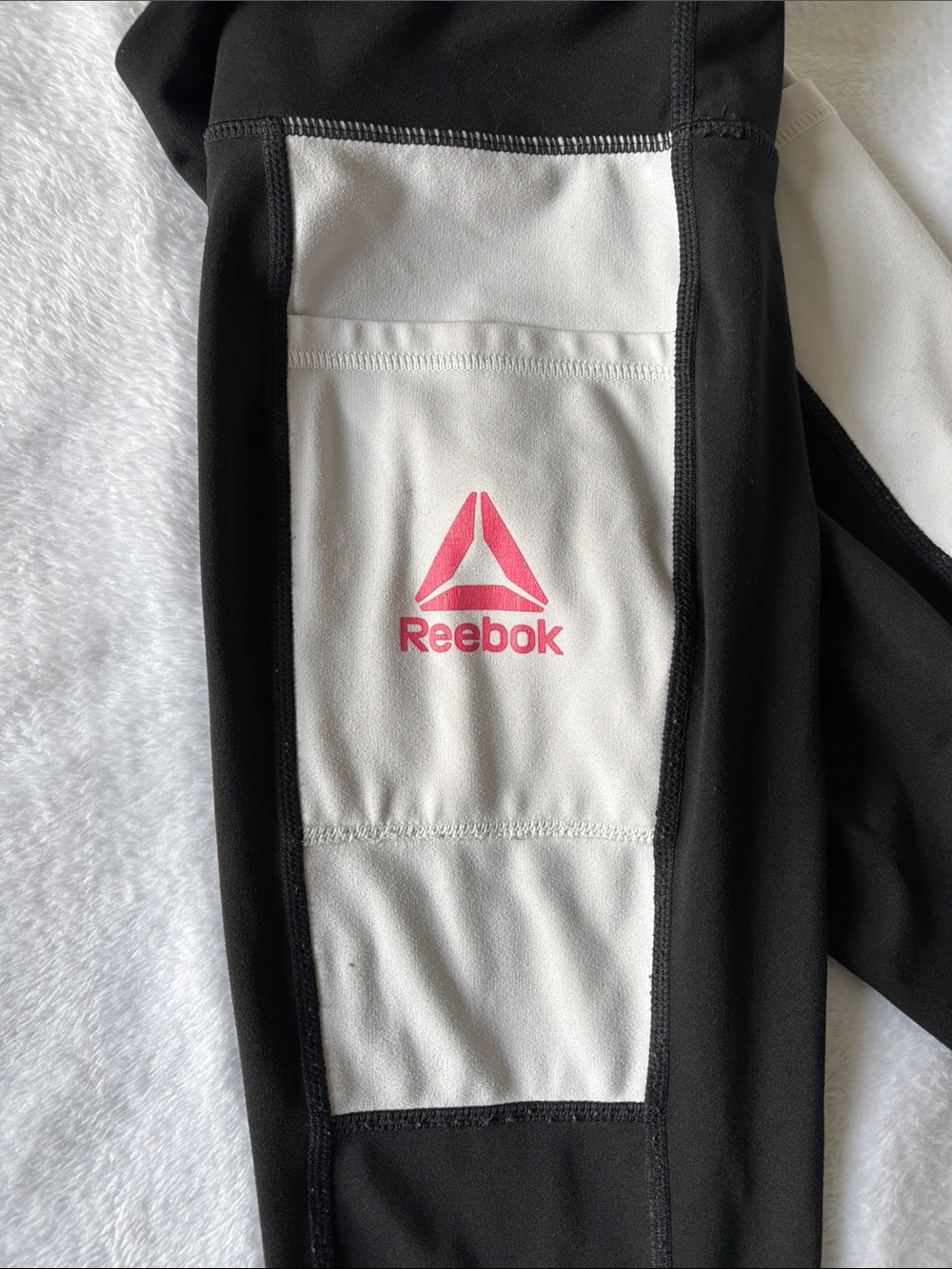 Reebok Black and White Capri Leggings with Pink Logo - Picture 4 of 9